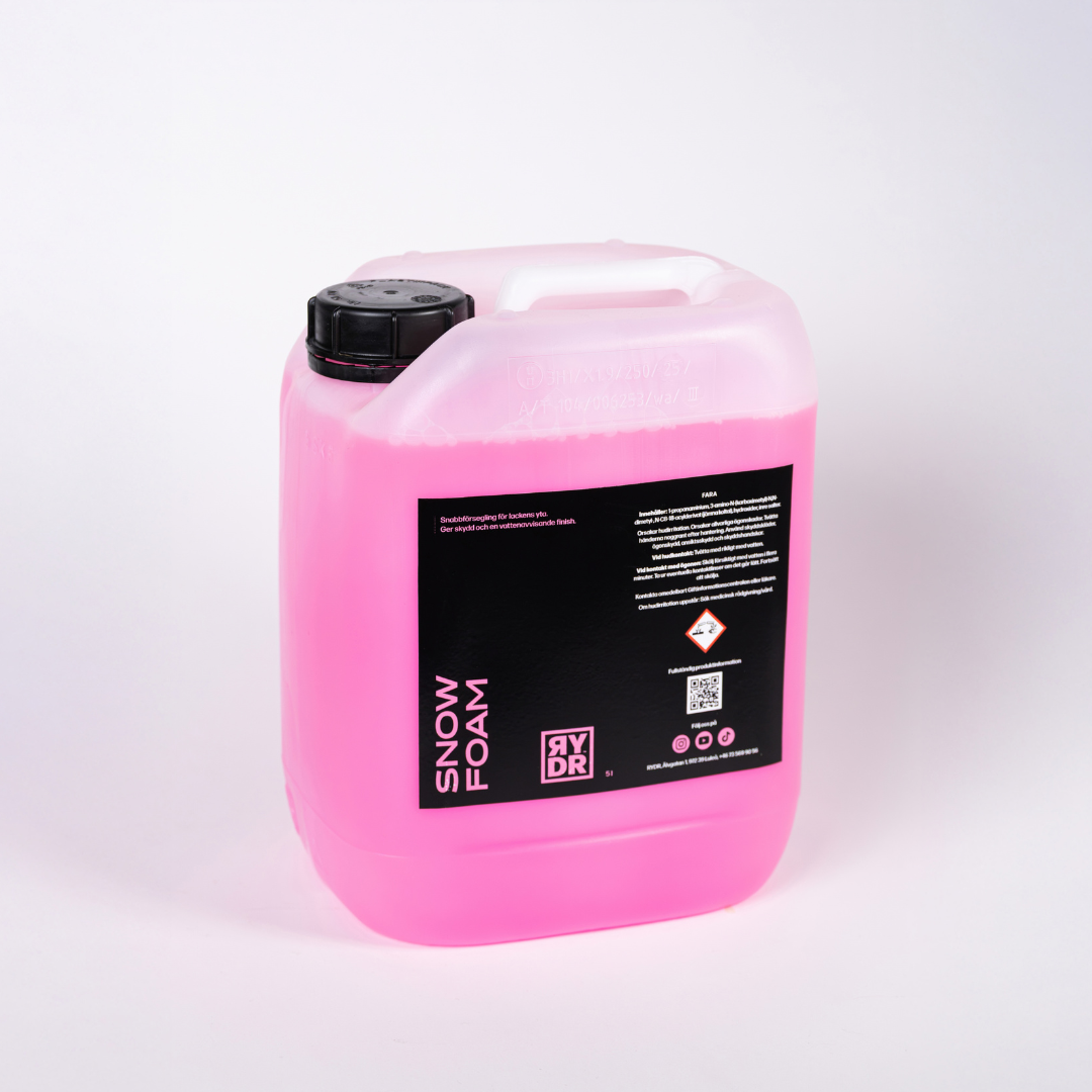 5L dunk med RYDR rosa Snow Foam.