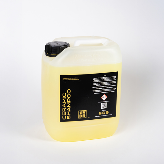 5L dunk med gul RYDR Ceramic Shampoo.
