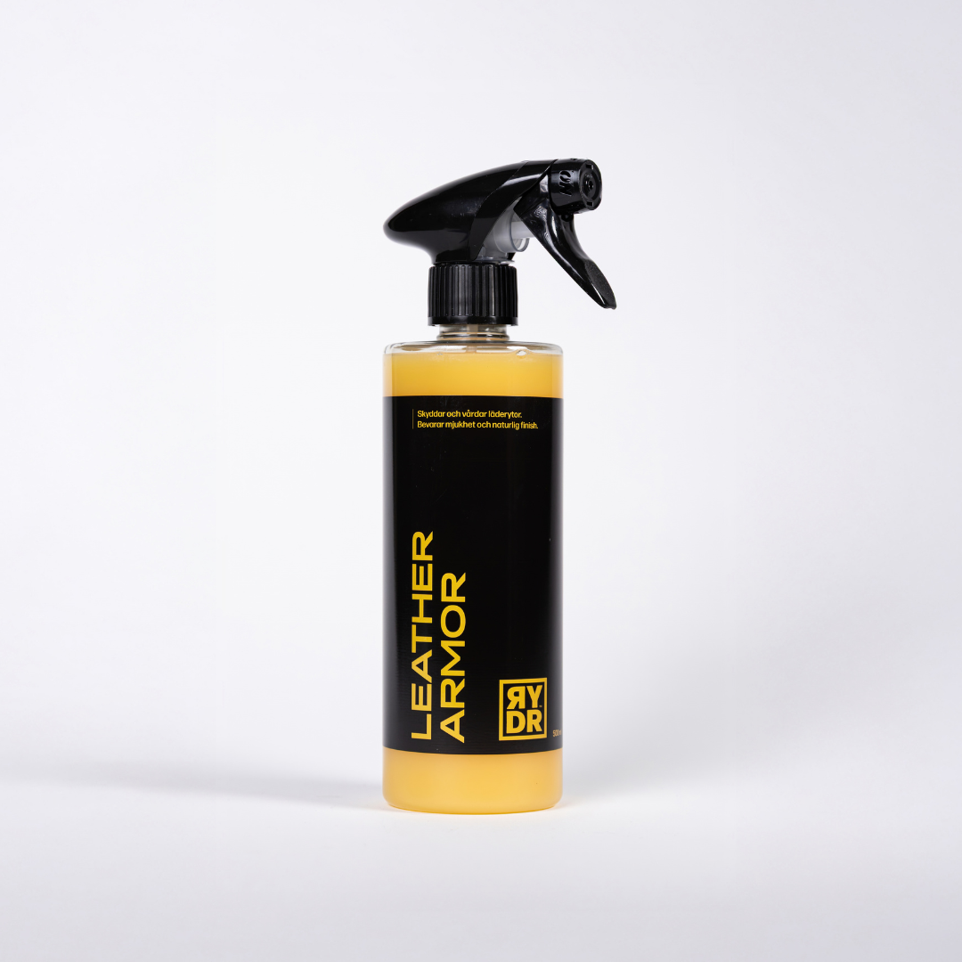 Genomskinlig sprayflaska med orange RYDR Leather Armor, 500ml.