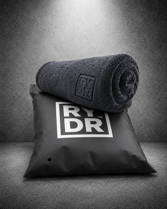 Mörkgrå RYDR Premium torkduk med logotyp
